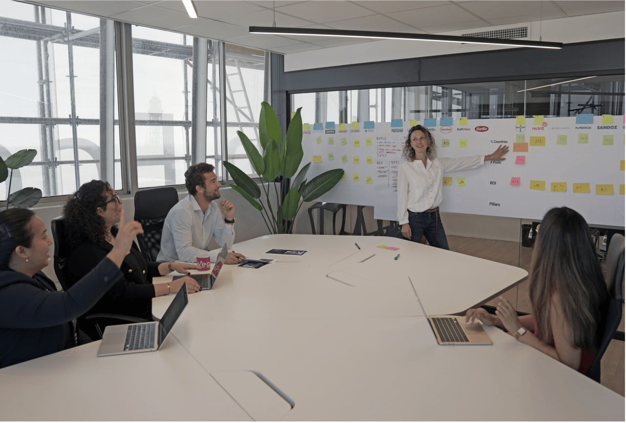 wegrow-offices-group-meeting